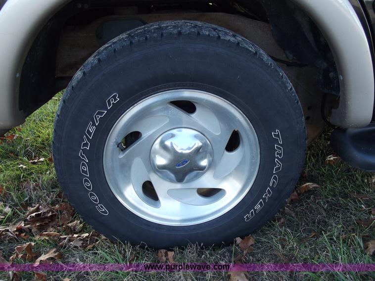 image for item C5776 1997 Ford Expedition Eddie Bauer SUV