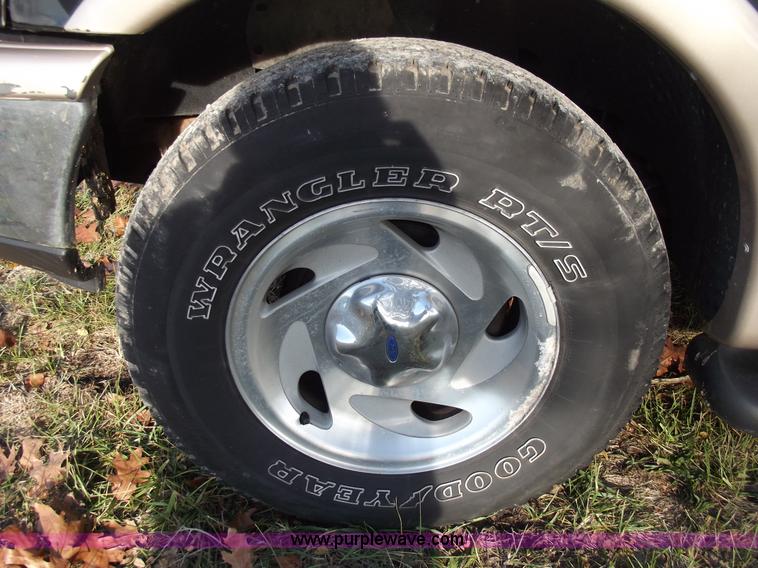 image for item C5776 1997 Ford Expedition Eddie Bauer SUV