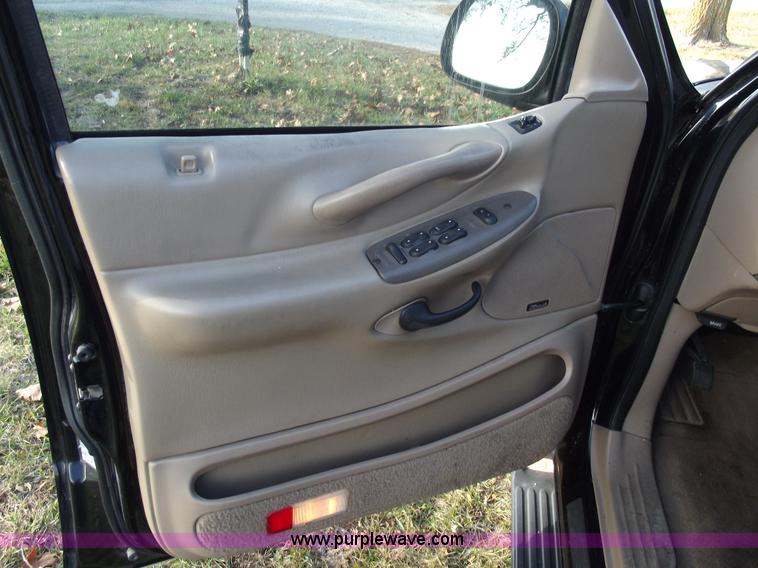 image for item C5776 1997 Ford Expedition Eddie Bauer SUV