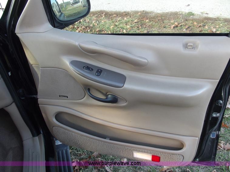 image for item C5776 1997 Ford Expedition Eddie Bauer SUV