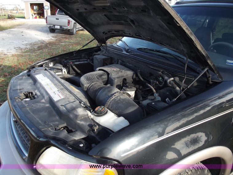 image for item C5776 1997 Ford Expedition Eddie Bauer SUV