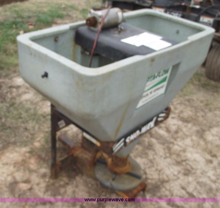 Snow Way salt spreader in Willard, MO Item C5800 sold Purple Wave