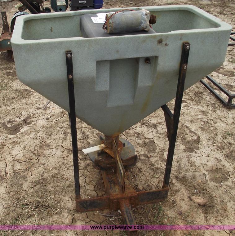 Snow Way salt spreader in Willard, MO Item C5800 sold Purple Wave