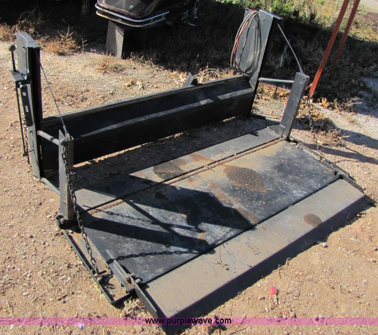 image for item C9604 Tommy Lift for pickup truck