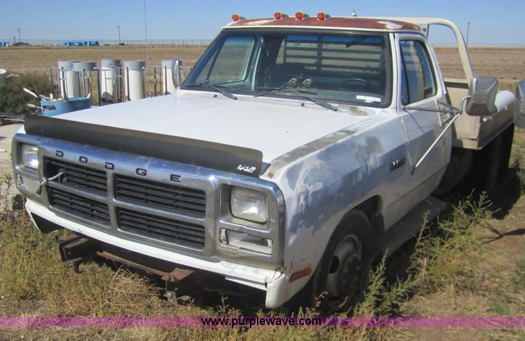 image for item C9871 1992 Dodge Ram D350 LE pickup truck