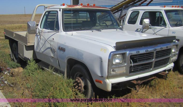 image for item C9871 1992 Dodge Ram D350 LE pickup truck
