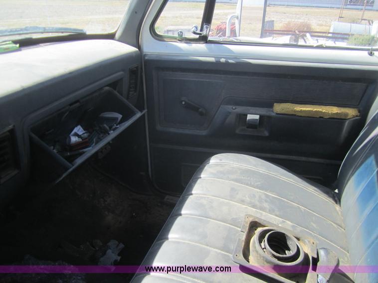 image for item C9871 1992 Dodge Ram D350 LE pickup truck