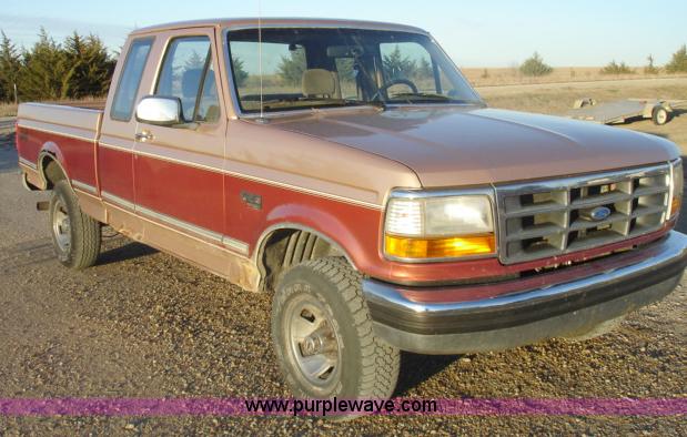 image for item D8616 1995 Ford F150 XLT super cab pickup truck