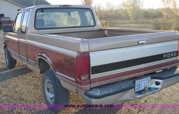 image for item D8616 1995 Ford F150 XLT super cab pickup truck