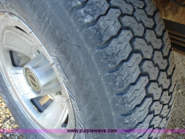 image for item D8616 1995 Ford F150 XLT super cab pickup truck