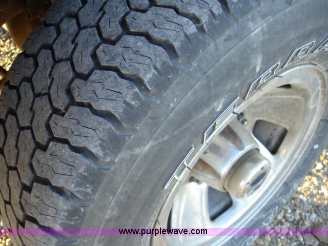 image for item D8616 1995 Ford F150 XLT super cab pickup truck