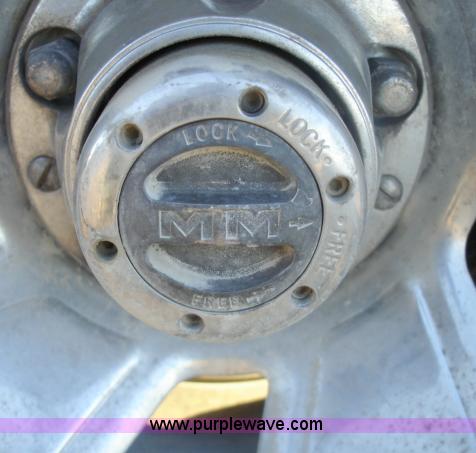 image for item D8616 1995 Ford F150 XLT super cab pickup truck