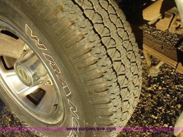 image for item D8616 1995 Ford F150 XLT super cab pickup truck