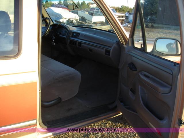 image for item D8616 1995 Ford F150 XLT super cab pickup truck