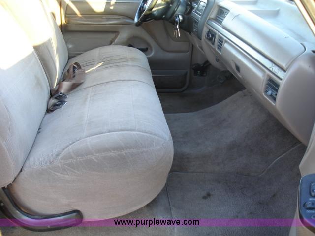 image for item D8616 1995 Ford F150 XLT super cab pickup truck