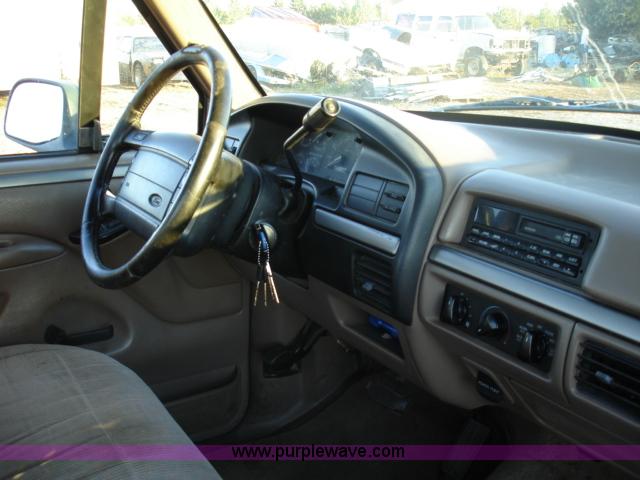 image for item D8616 1995 Ford F150 XLT super cab pickup truck