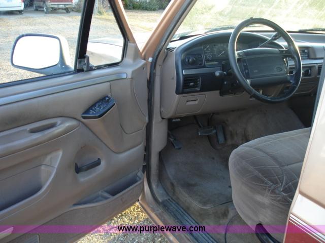 image for item D8616 1995 Ford F150 XLT super cab pickup truck