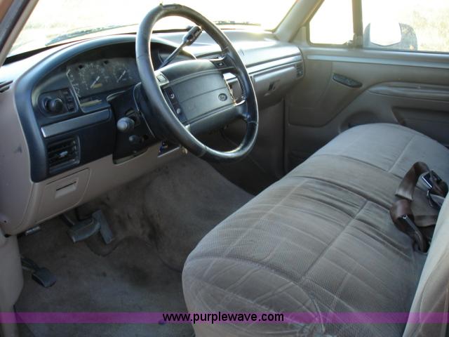 image for item D8616 1995 Ford F150 XLT super cab pickup truck