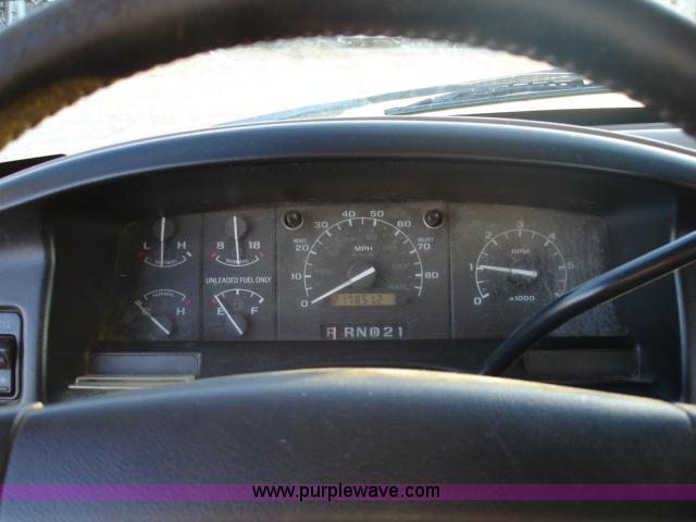 image for item D8616 1995 Ford F150 XLT super cab pickup truck