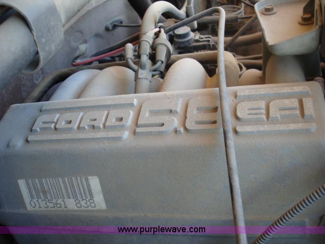 image for item D8616 1995 Ford F150 XLT super cab pickup truck