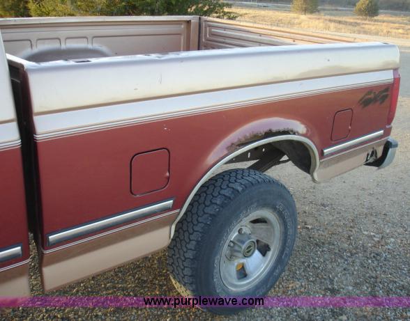 image for item D8616 1995 Ford F150 XLT super cab pickup truck