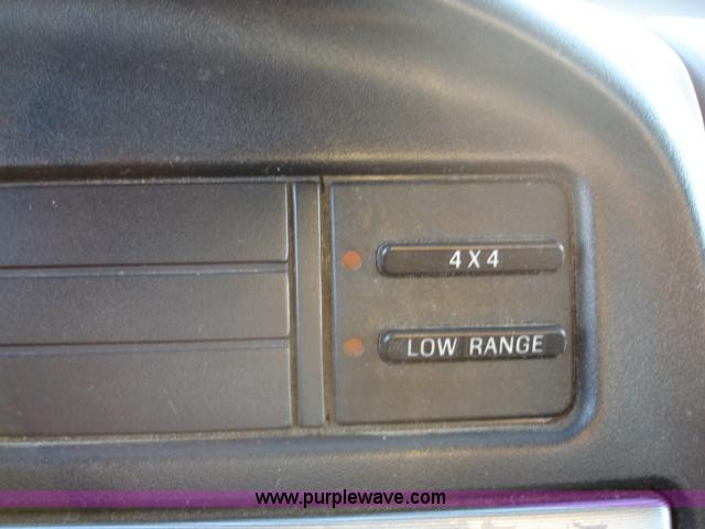 image for item D8616 1995 Ford F150 XLT super cab pickup truck