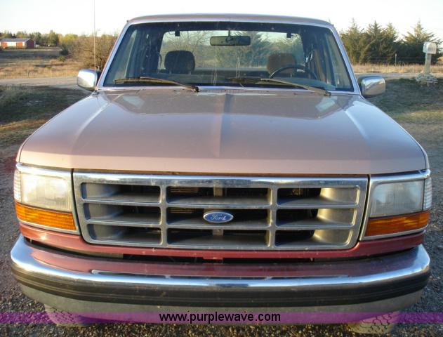 image for item D8616 1995 Ford F150 XLT super cab pickup truck