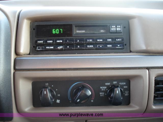 image for item D8616 1995 Ford F150 XLT super cab pickup truck