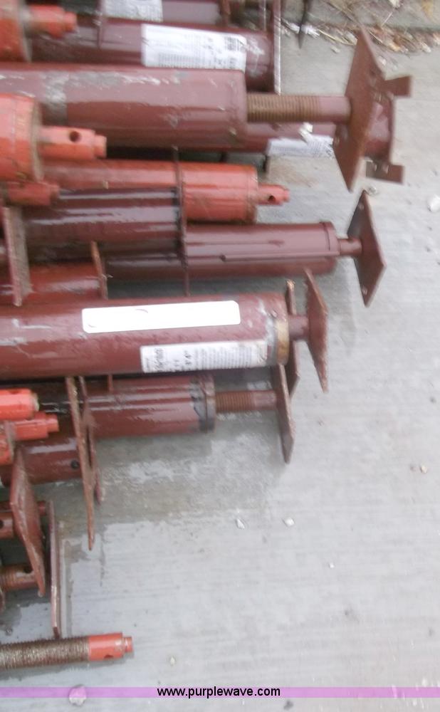 image for item G9417 (22) adjustable building columns