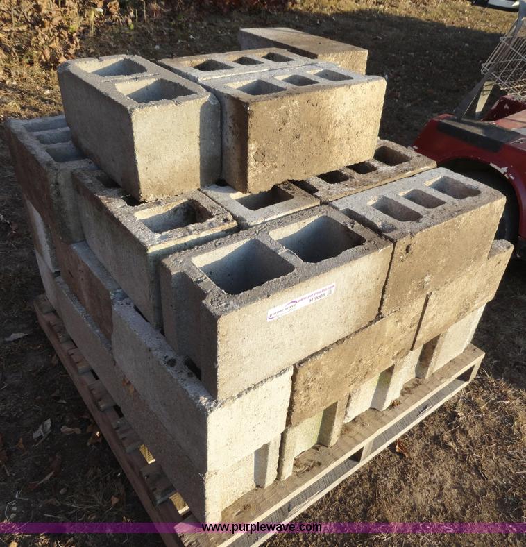 image for item H9008 Approximately 33 cinder blocks