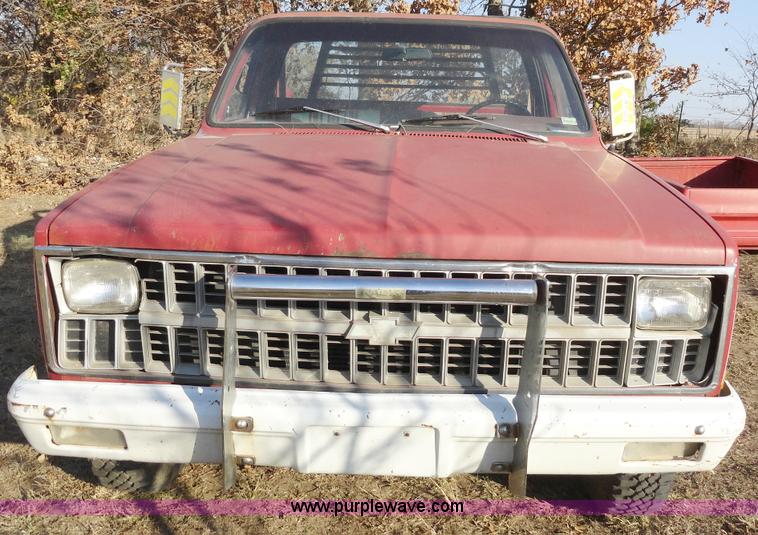 image for item H9018 1981 Chevrolet C10 Custom Deluxe pickup truck