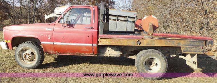 image for item H9018 1981 Chevrolet C10 Custom Deluxe pickup truck