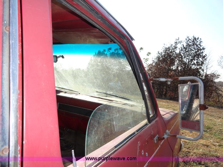 image for item H9018 1981 Chevrolet C10 Custom Deluxe pickup truck