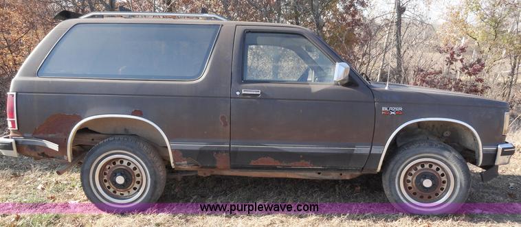 image for item H9023 1984 Chevrolet S10 Blazer SUV