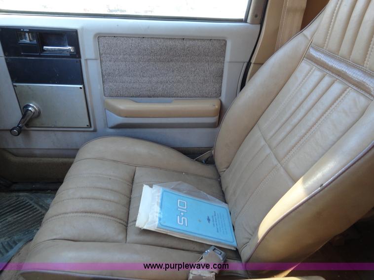 image for item H9023 1984 Chevrolet S10 Blazer SUV