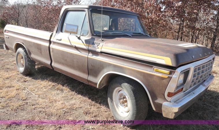 image for item H9024 1978 Ford F150 Ranger Explorer pickup truck