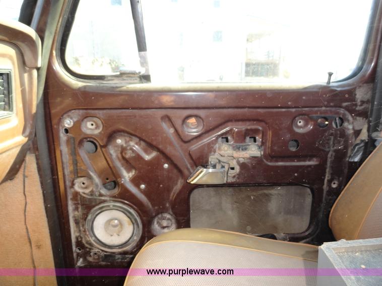 image for item H9024 1978 Ford F150 Ranger Explorer pickup truck