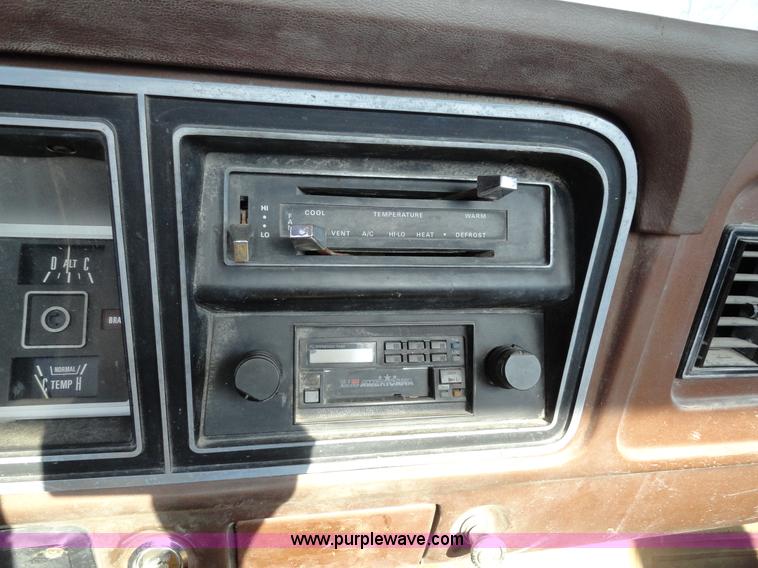 image for item H9024 1978 Ford F150 Ranger Explorer pickup truck