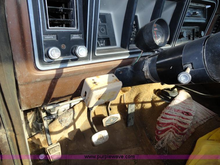 image for item H9024 1978 Ford F150 Ranger Explorer pickup truck