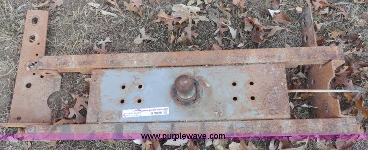 image for item H9025 Hide away goose neck hitch