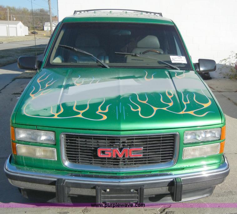 image for item A3307 1993 Chevrolet Suburban 1500 SUV