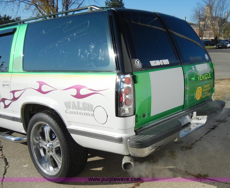 image for item A3307 1993 Chevrolet Suburban 1500 SUV