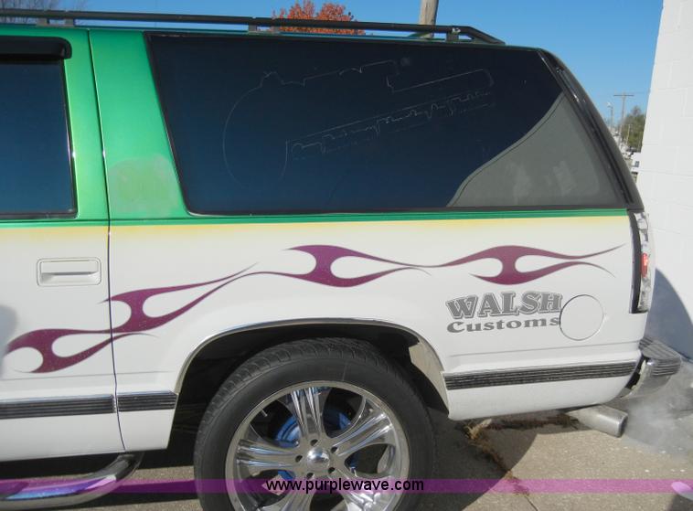 image for item A3307 1993 Chevrolet Suburban 1500 SUV