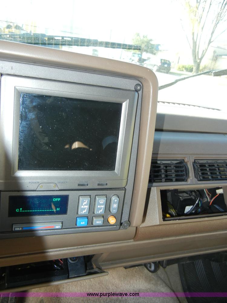 image for item A3307 1993 Chevrolet Suburban 1500 SUV