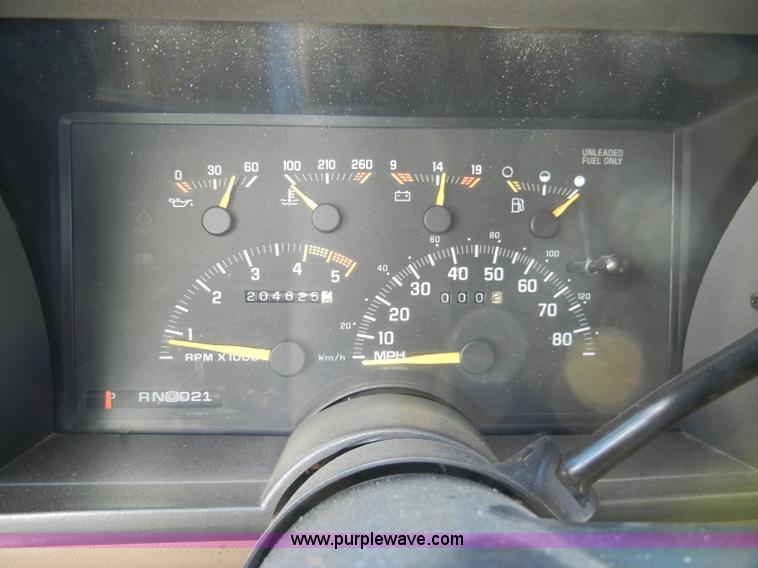 image for item A3307 1993 Chevrolet Suburban 1500 SUV