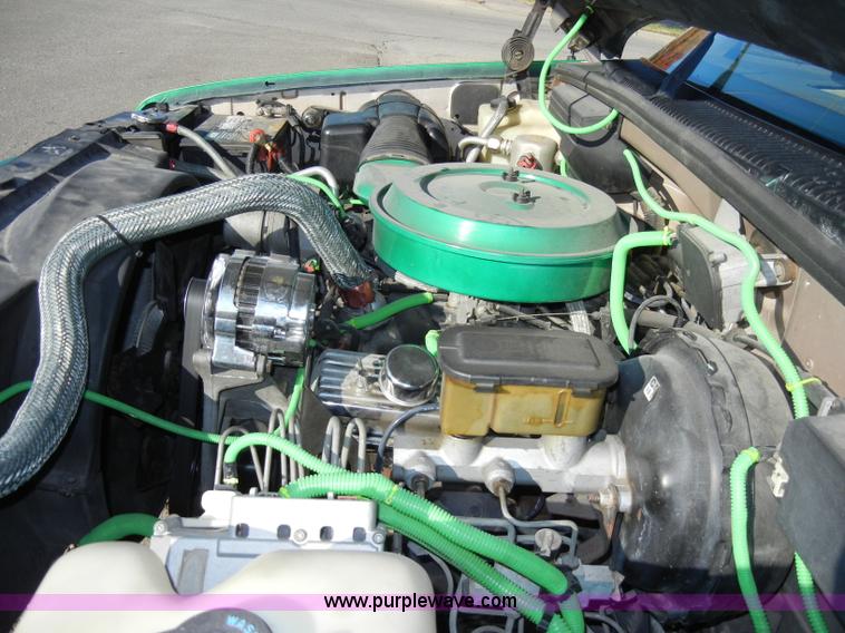 image for item A3307 1993 Chevrolet Suburban 1500 SUV