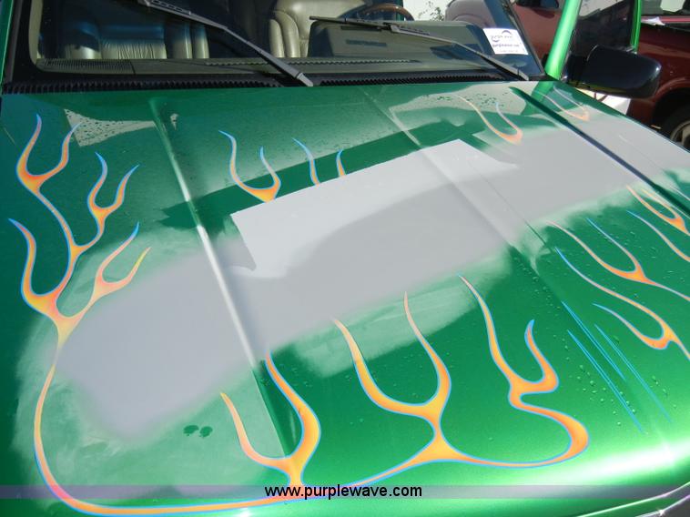 image for item A3307 1993 Chevrolet Suburban 1500 SUV