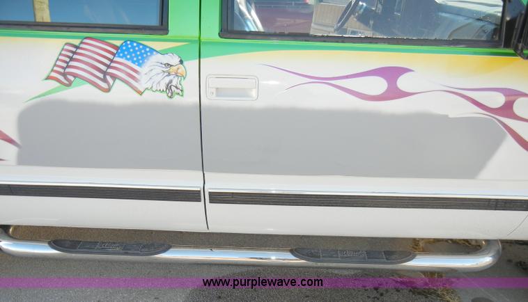 image for item A3307 1993 Chevrolet Suburban 1500 SUV