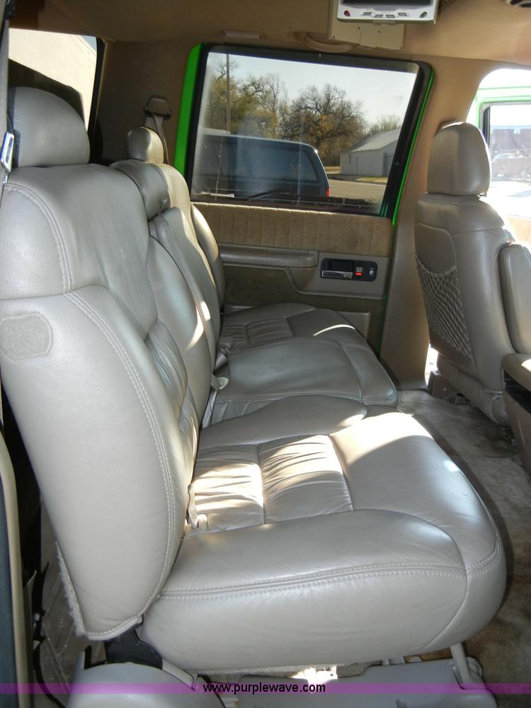 image for item A3307 1993 Chevrolet Suburban 1500 SUV