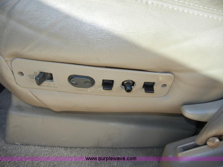 image for item A3307 1993 Chevrolet Suburban 1500 SUV